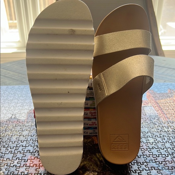 Stylish Gold Reef Slide Sandals - Picture 2 of 3